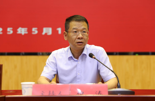 區(qū)委舉辦深入貫徹中央八項(xiàng)規(guī)定精神學(xué)習(xí)教育專(zhuān)題宣講報(bào)告會(huì)暨區(qū)委理論學(xué)習(xí)中組學(xué)習(xí)（擴(kuò)大）會(huì)議
